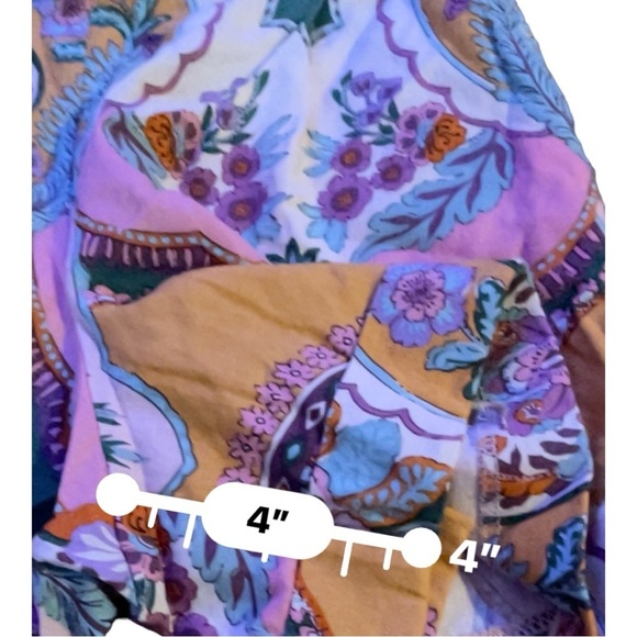 Fun vacation shorts from Paris! Bright colors built in build. Linen material - Picture 7 of 9